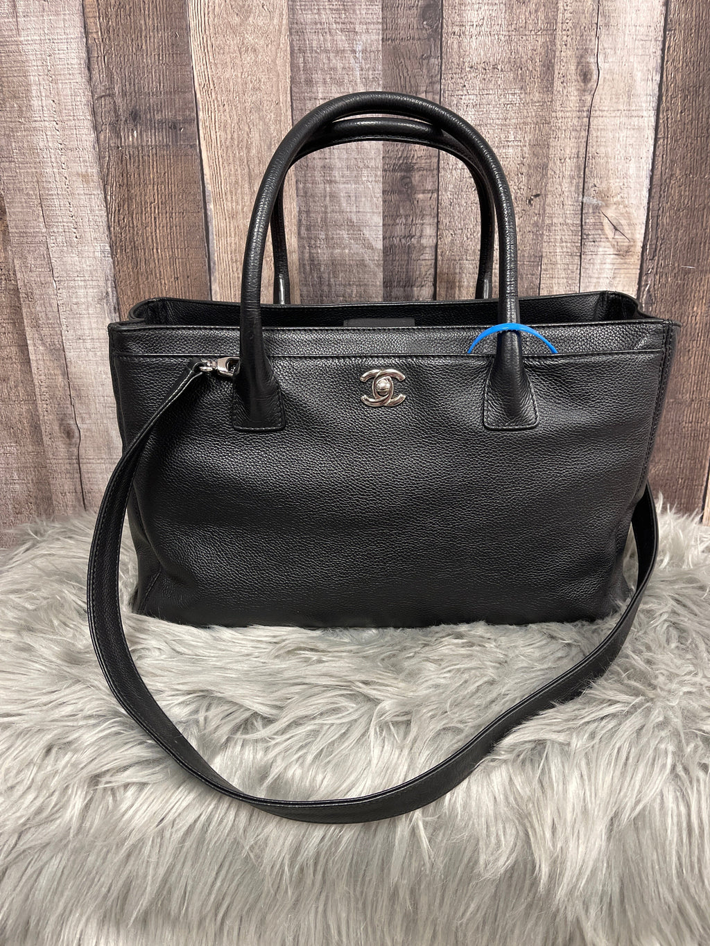 ✨SALE NOW $1,470✨Handbag Luxury Designer By Chanel  Size: Large