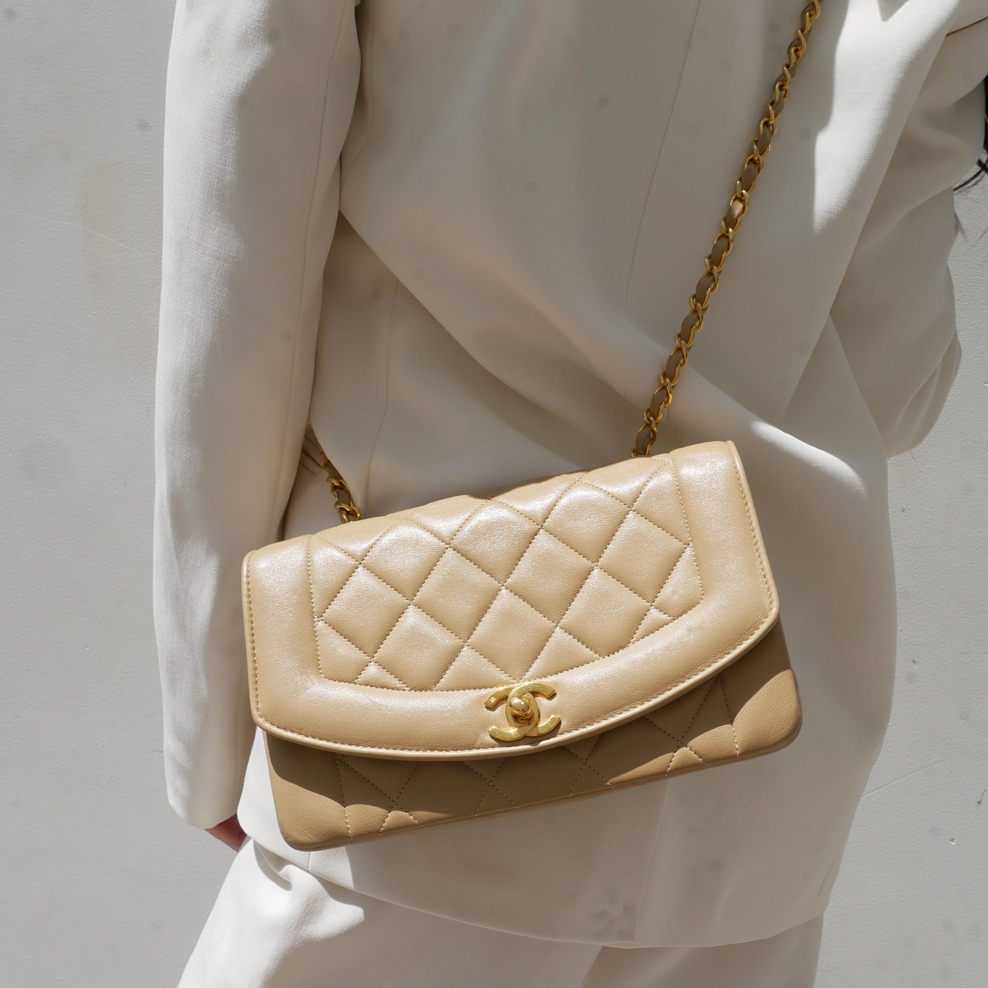 CHANEL 1989-1991 Beige Lambskin Diana Flap Small