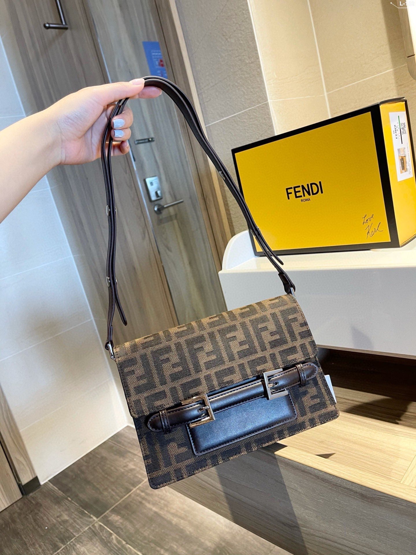 Luxury  Bags Fendi 211