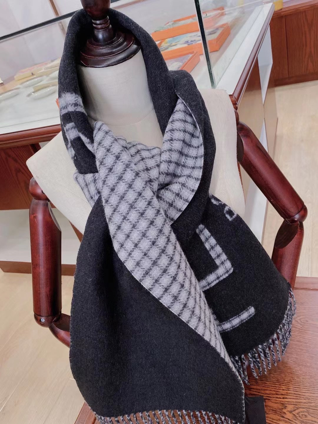 Luxury Fendi  Scarf 010