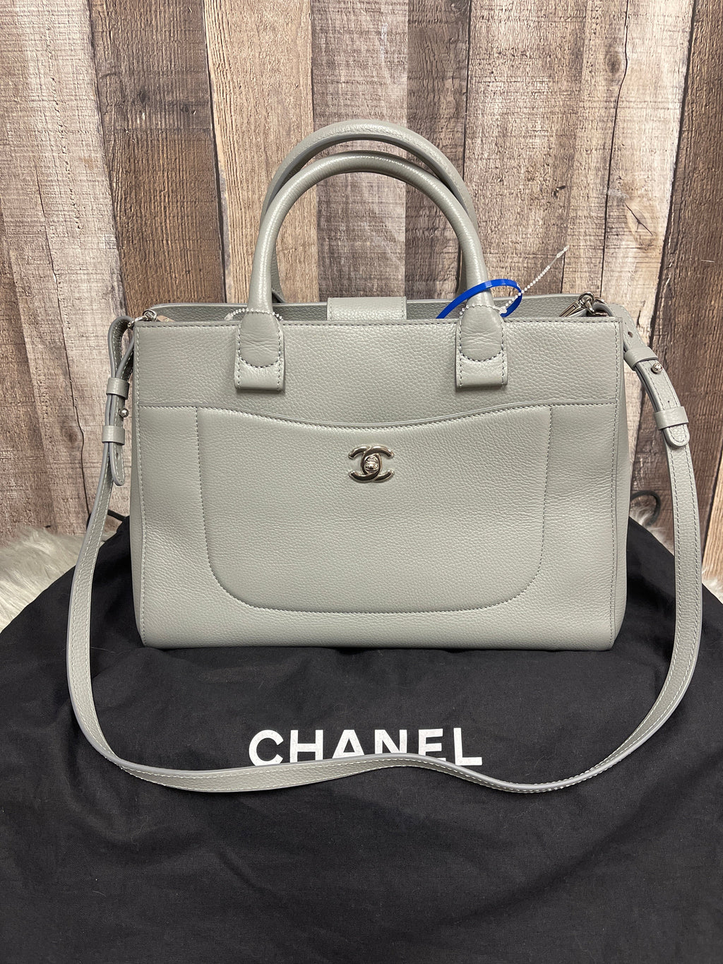 ✨SALE!✨Chanel  Size: Large