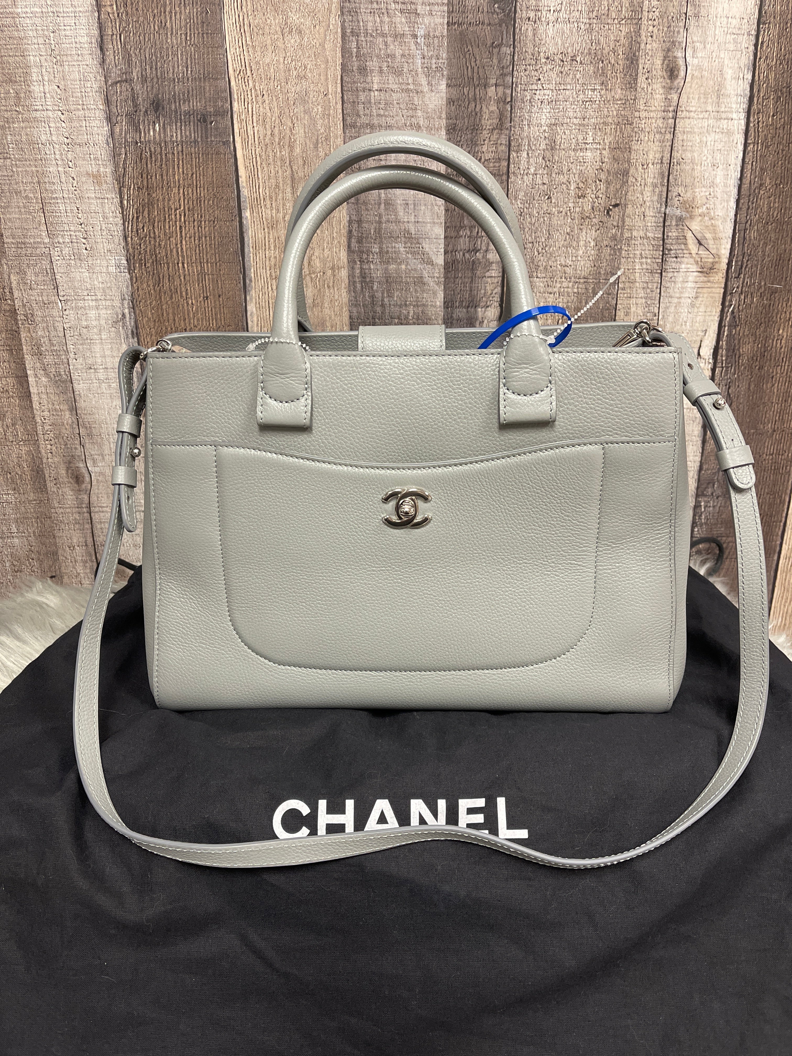 ✨SALE!✨Chanel  Size: Large