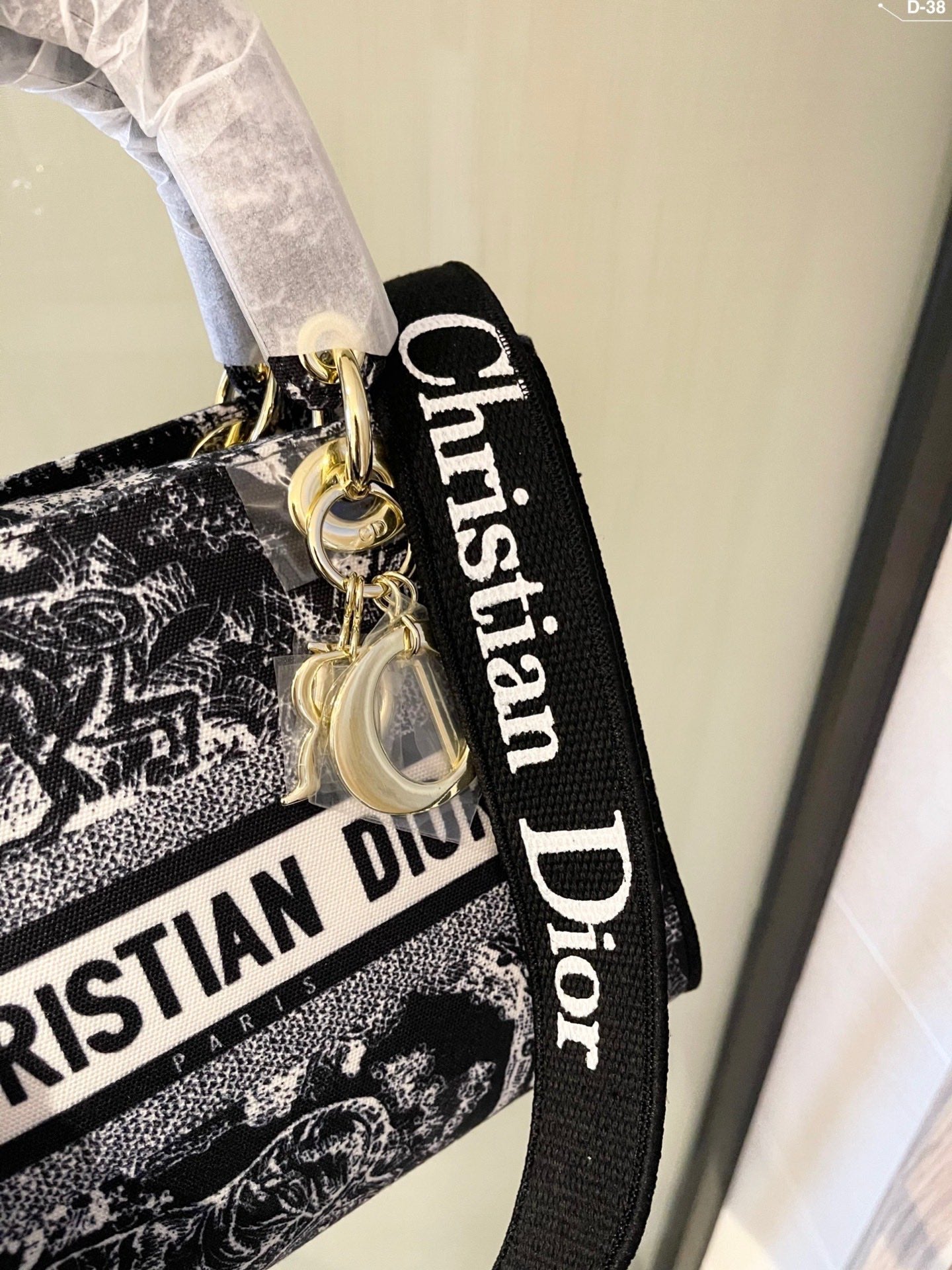 Luxury Handbags Christian Dior 301