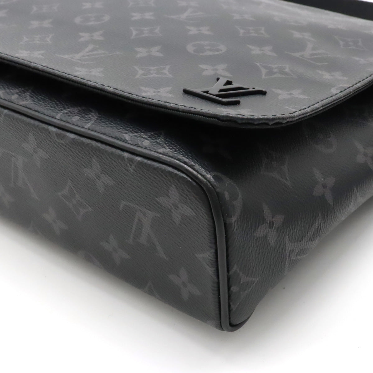 LOUIS VUITTON Louis Vuitton Monograms Messengers District MM NM Shoulder Bag Slip Shoulder M44001