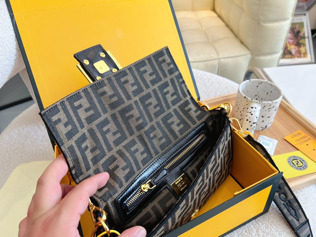 Luxury  Bags Fendi 271