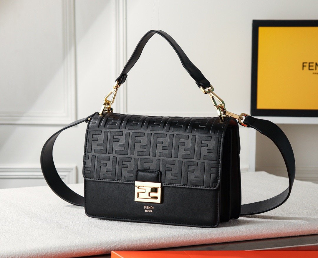 Luxury  Bags Fendi 070