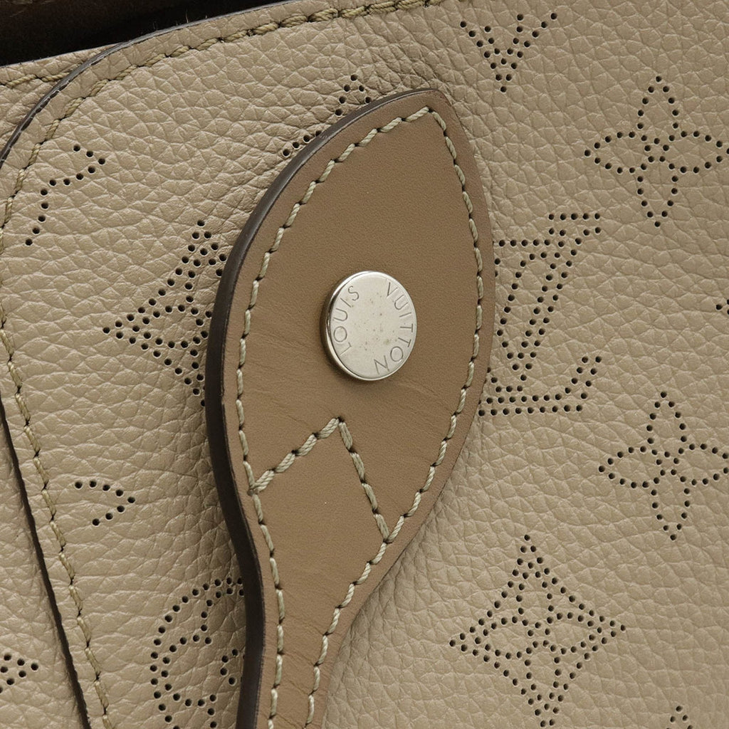 Louis Vuitton Beige Leather Mahina handbag bag