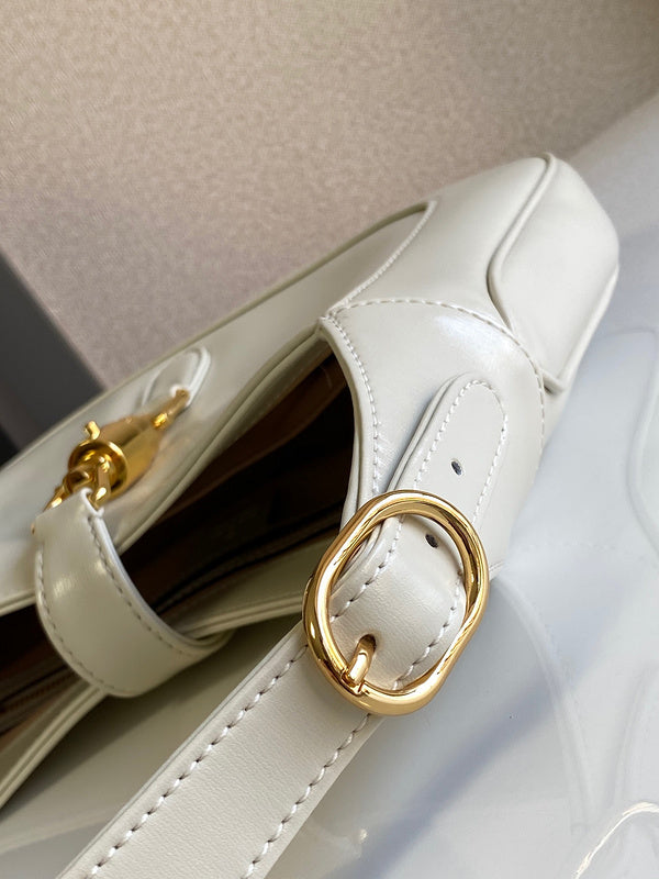 Gucci   Luxury Bags  1050