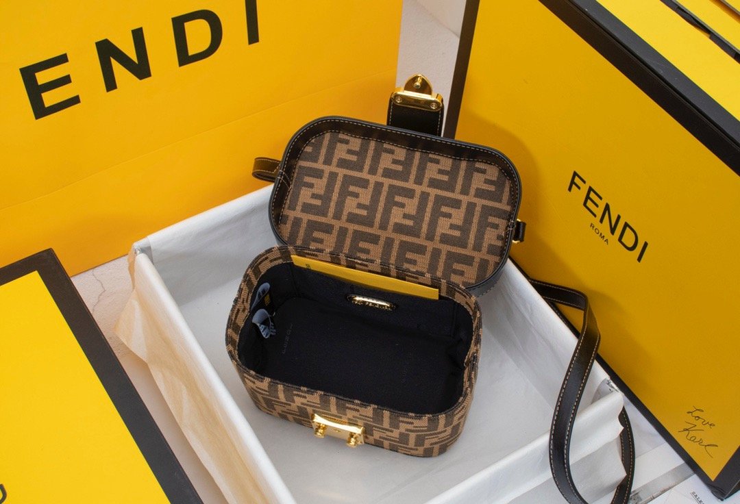 Designer Handbags Fendi 023