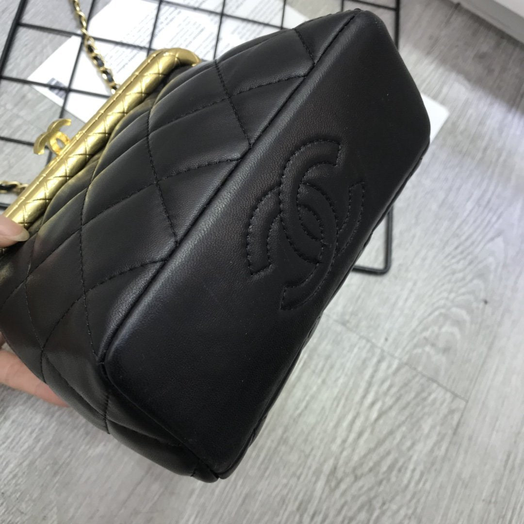 Designer Handbags Chanel 182