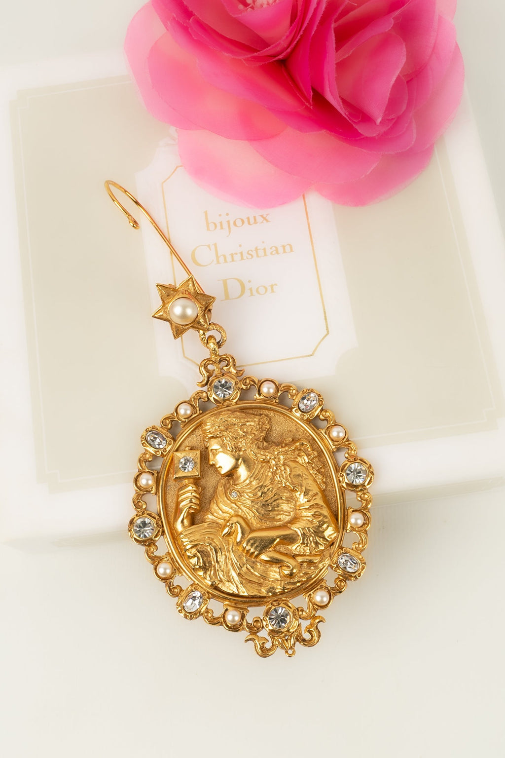 Boucle d'oreille Christian Dior Haute Couture circa 90