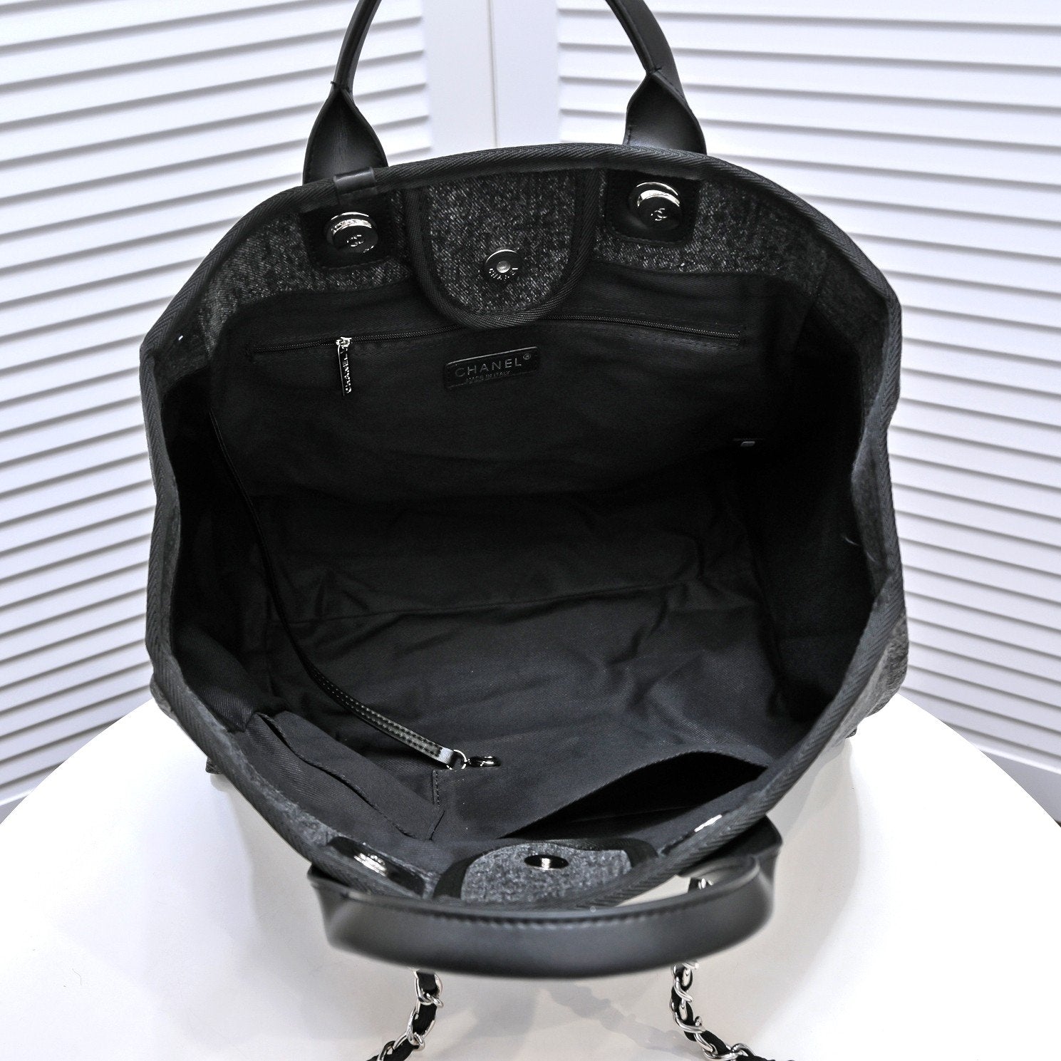 Designer Handbags Chanel 235