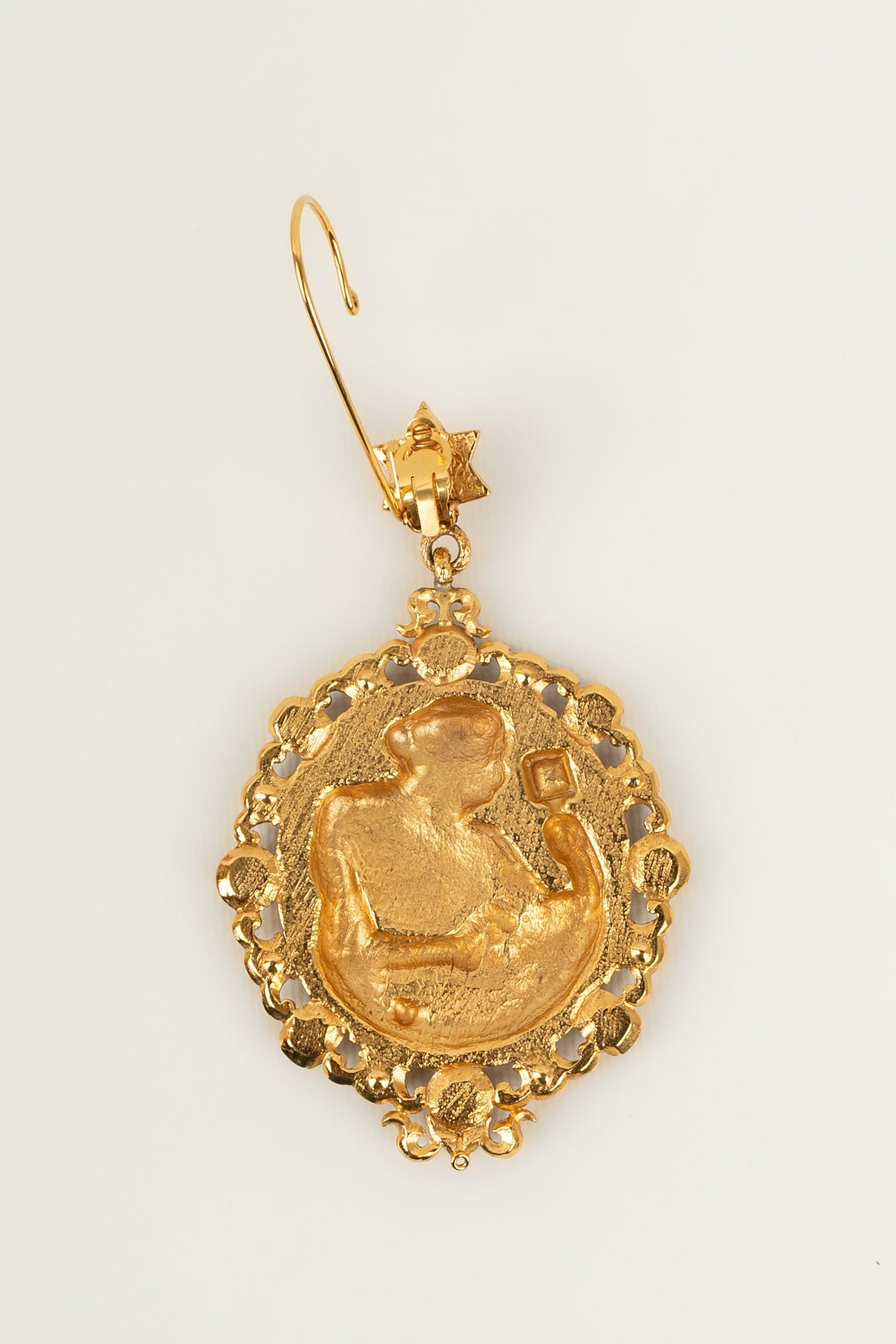 Boucle d'oreille Christian Dior Haute Couture circa 90