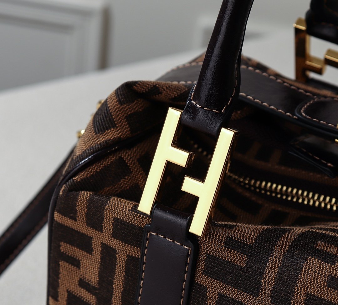 Luxury  Bags Fendi 180