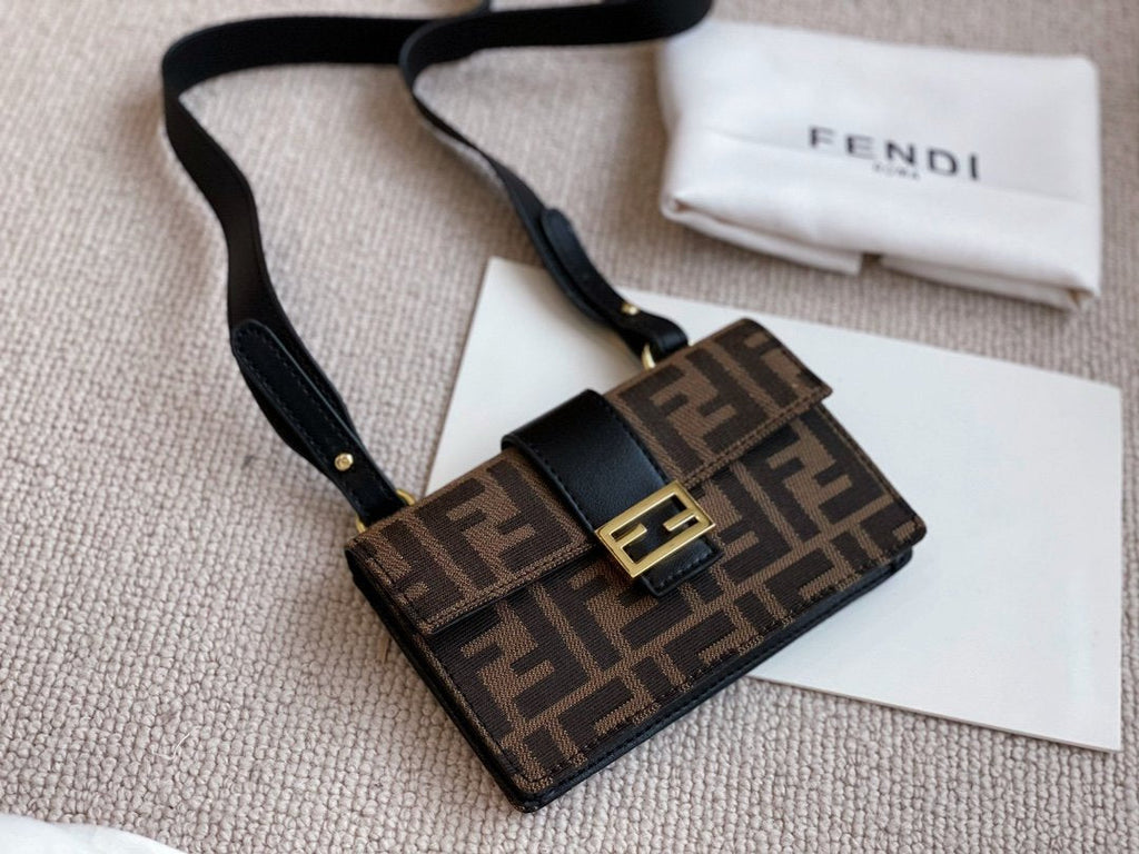 Luxury  Bags Fendi 130