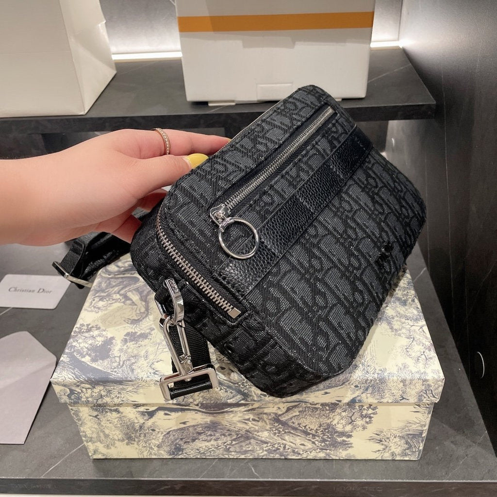 Luxury Handbags Christian Dior 322