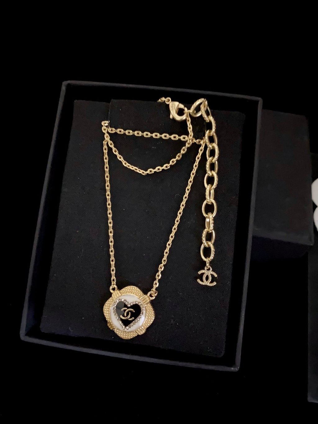 BG - Holiday Necklace chanel037