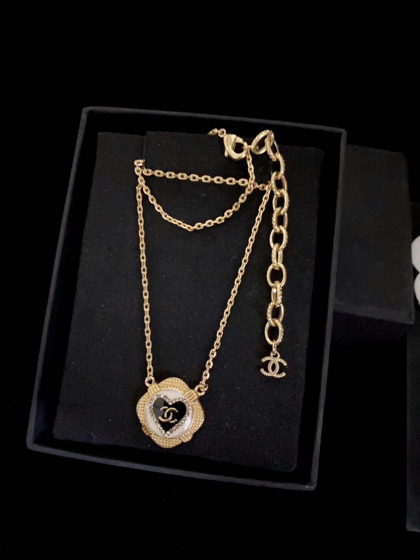 BG - Holiday Necklace chanel037