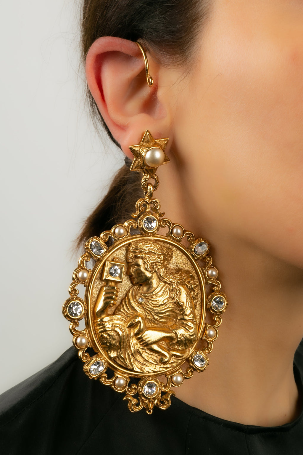 Boucle d'oreille Christian Dior Haute Couture circa 90
