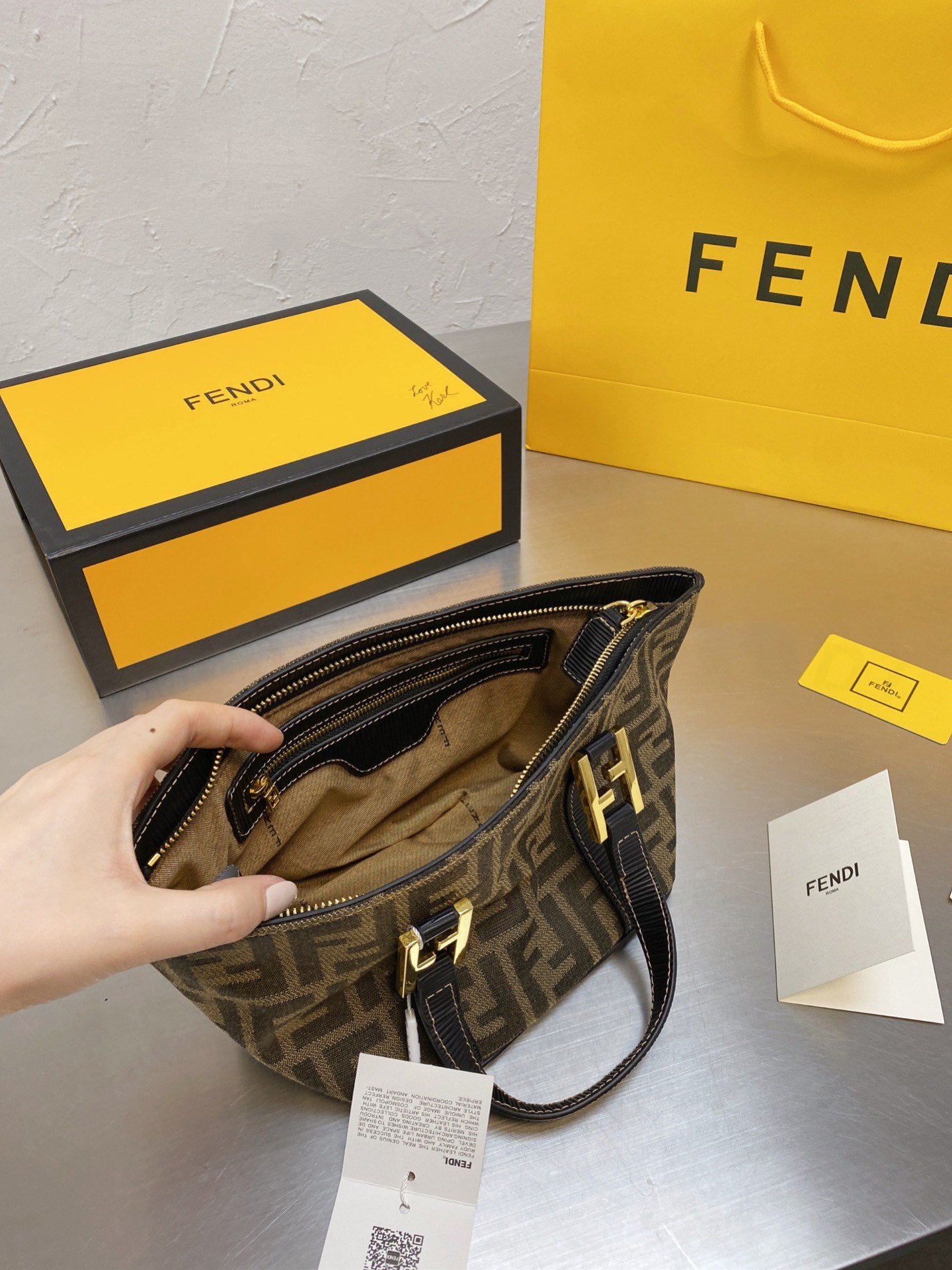 Luxury  Bags Fendi 105