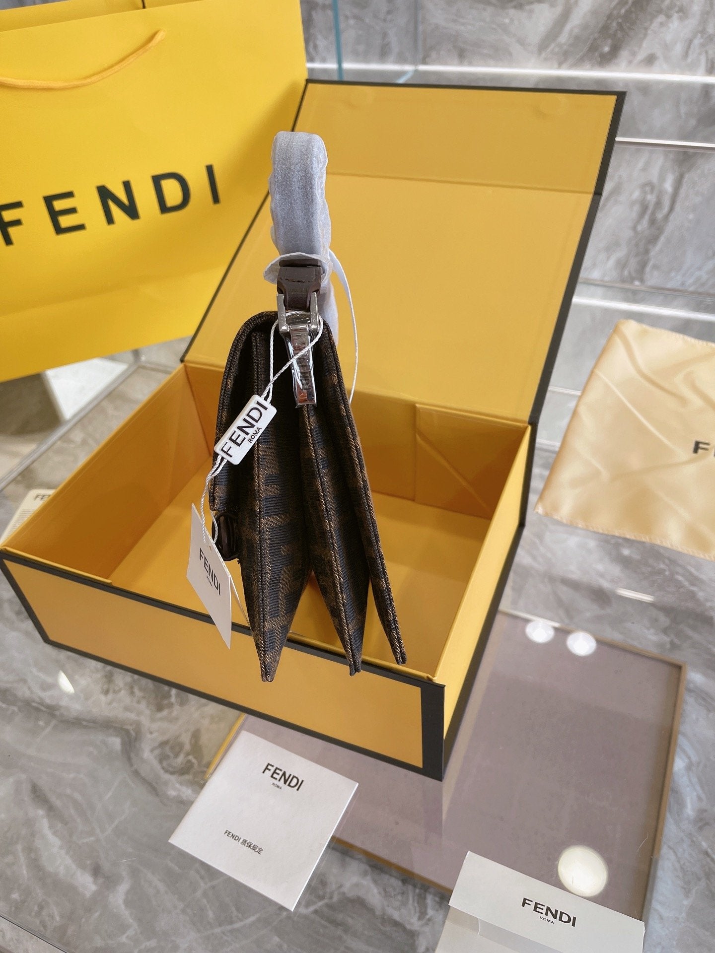 Luxury  Bags Fendi 125