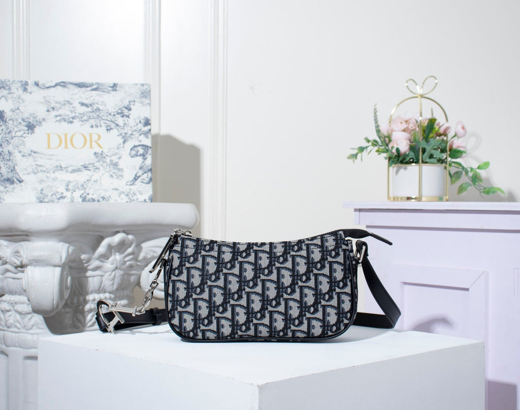 Luxury Handbags Christian Dior 159