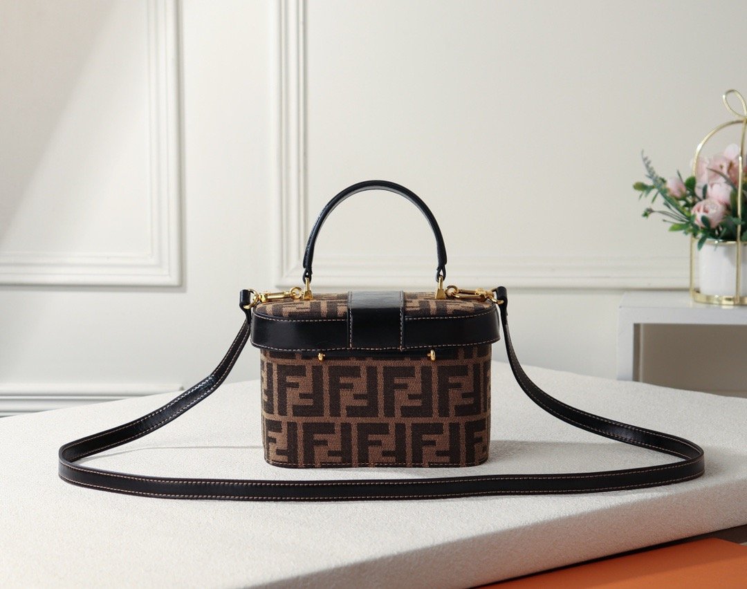 Designer Handbags Fendi 073