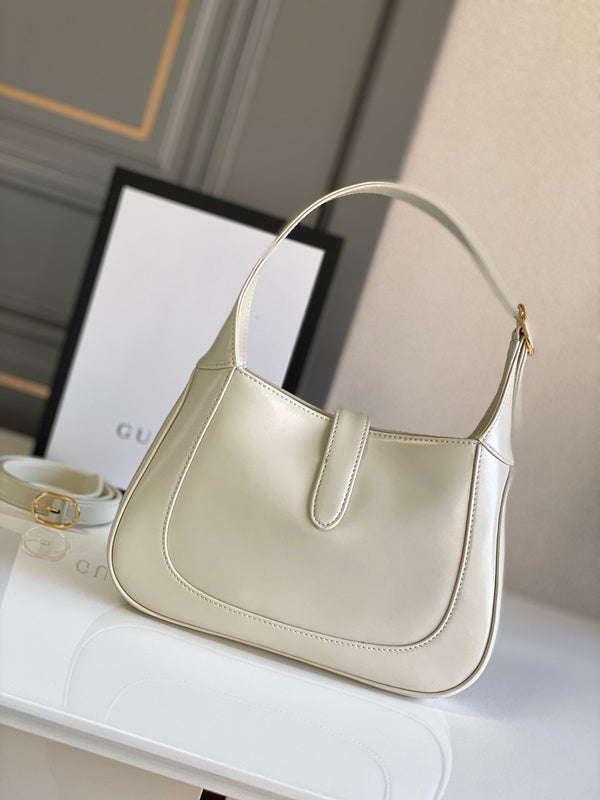 Gucci   Luxury Bags  1040