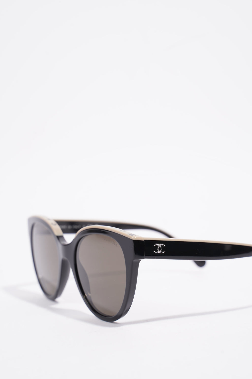 Chanel 5414 Sunglasses Black / Beige Acetate 140mm