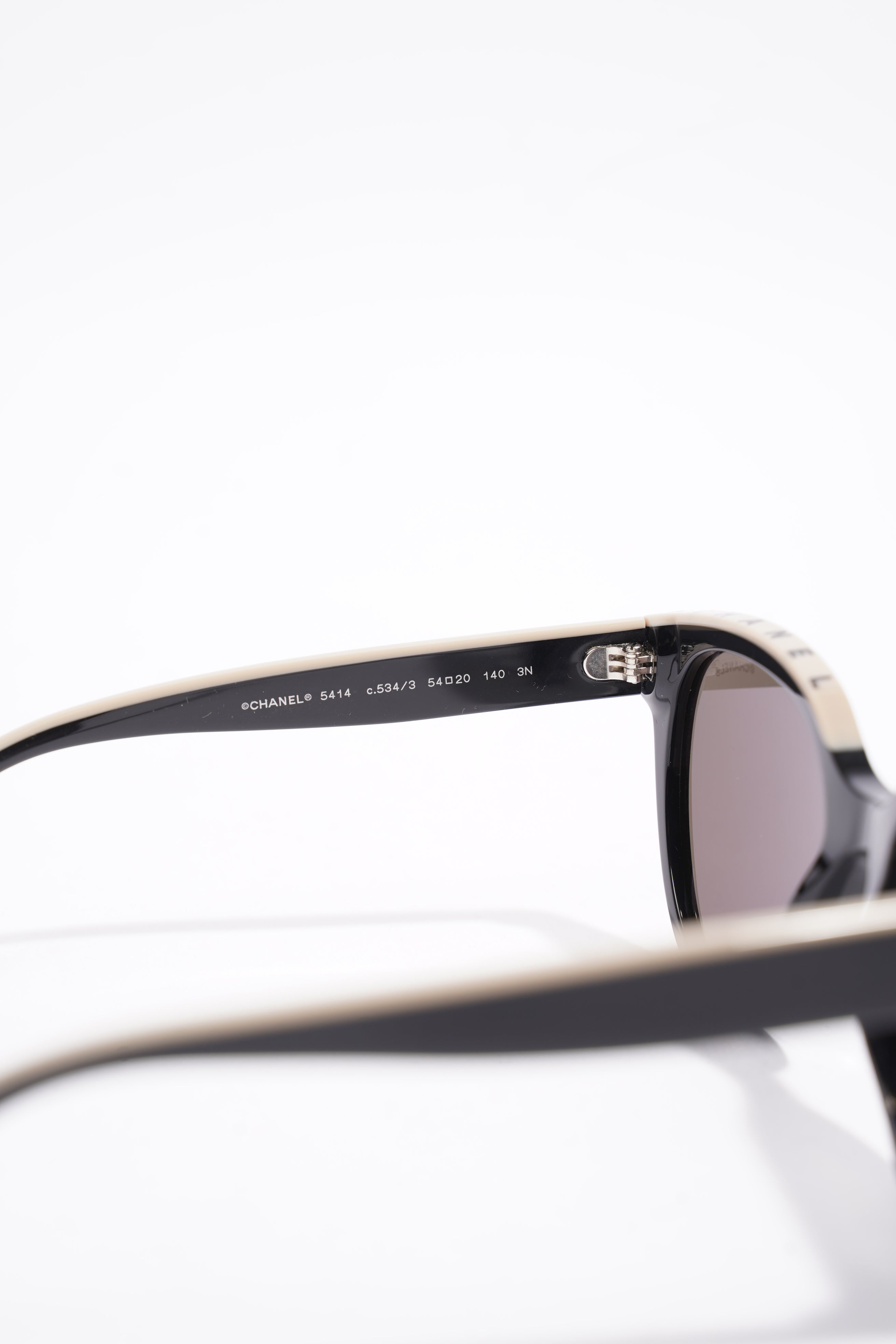 Chanel 5414 Sunglasses Black / Beige Acetate 140mm