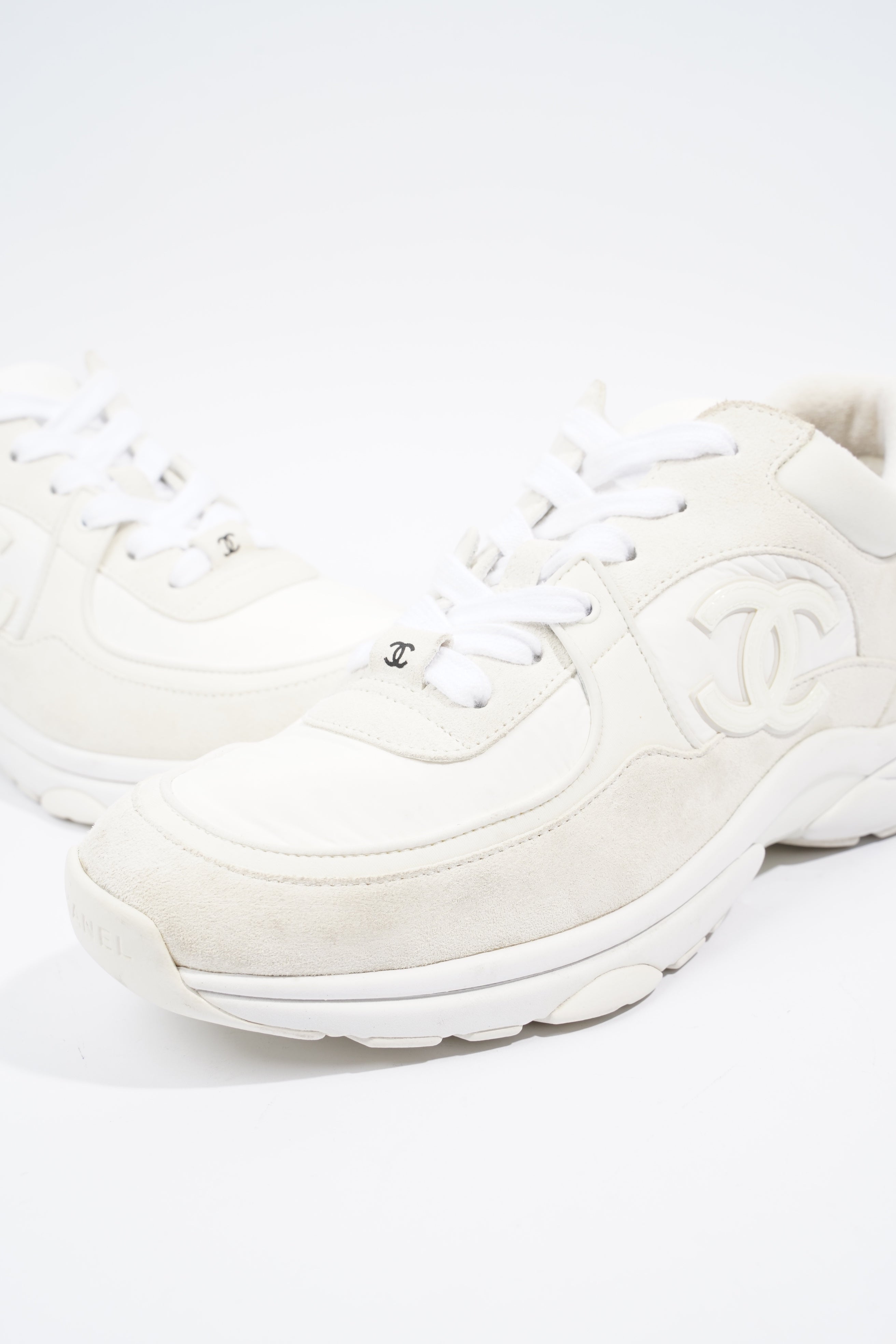 Chanel CC Logo Sneaker White Suede EU 39 UK 6
