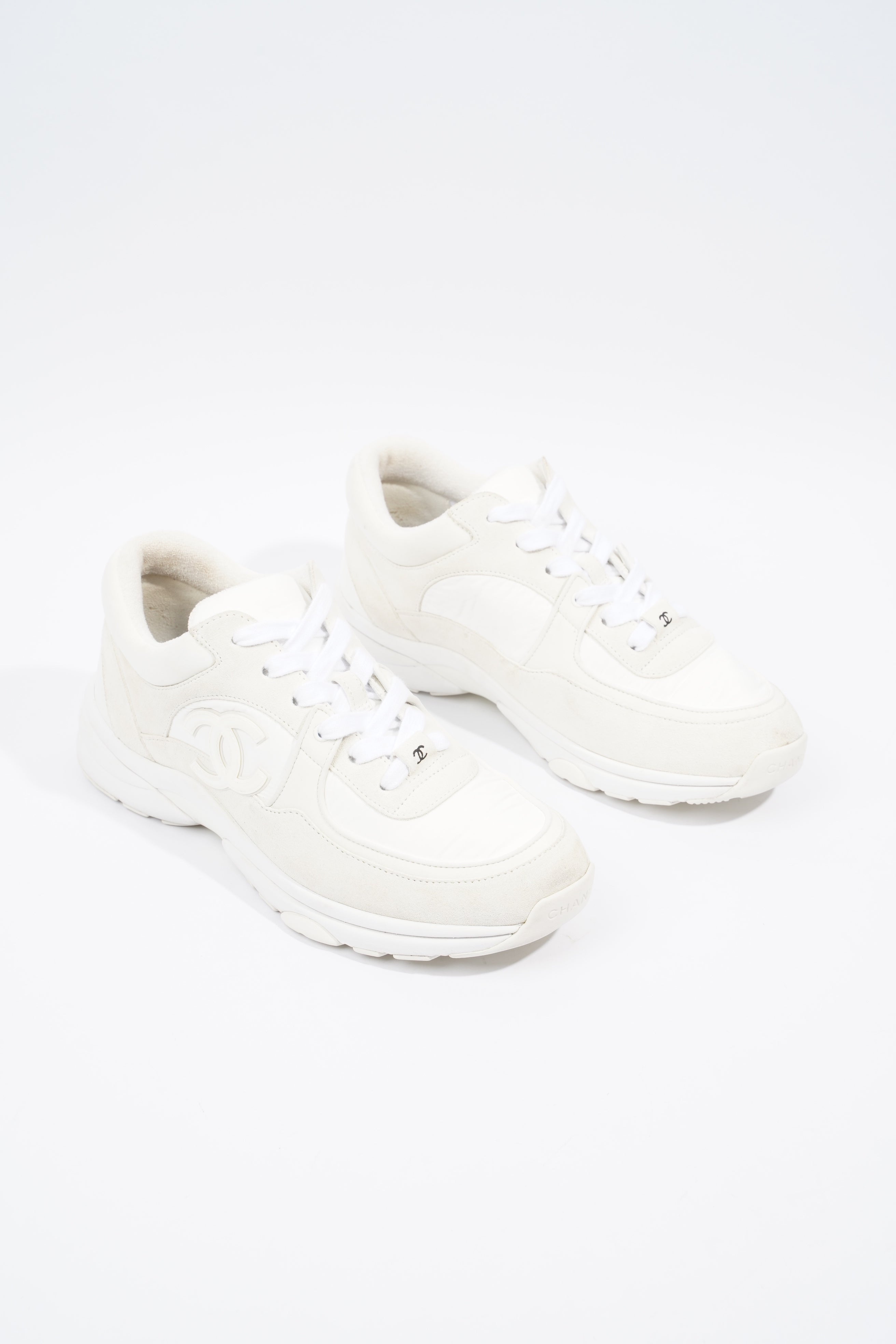 Chanel CC Logo Sneaker White Suede EU 39 UK 6