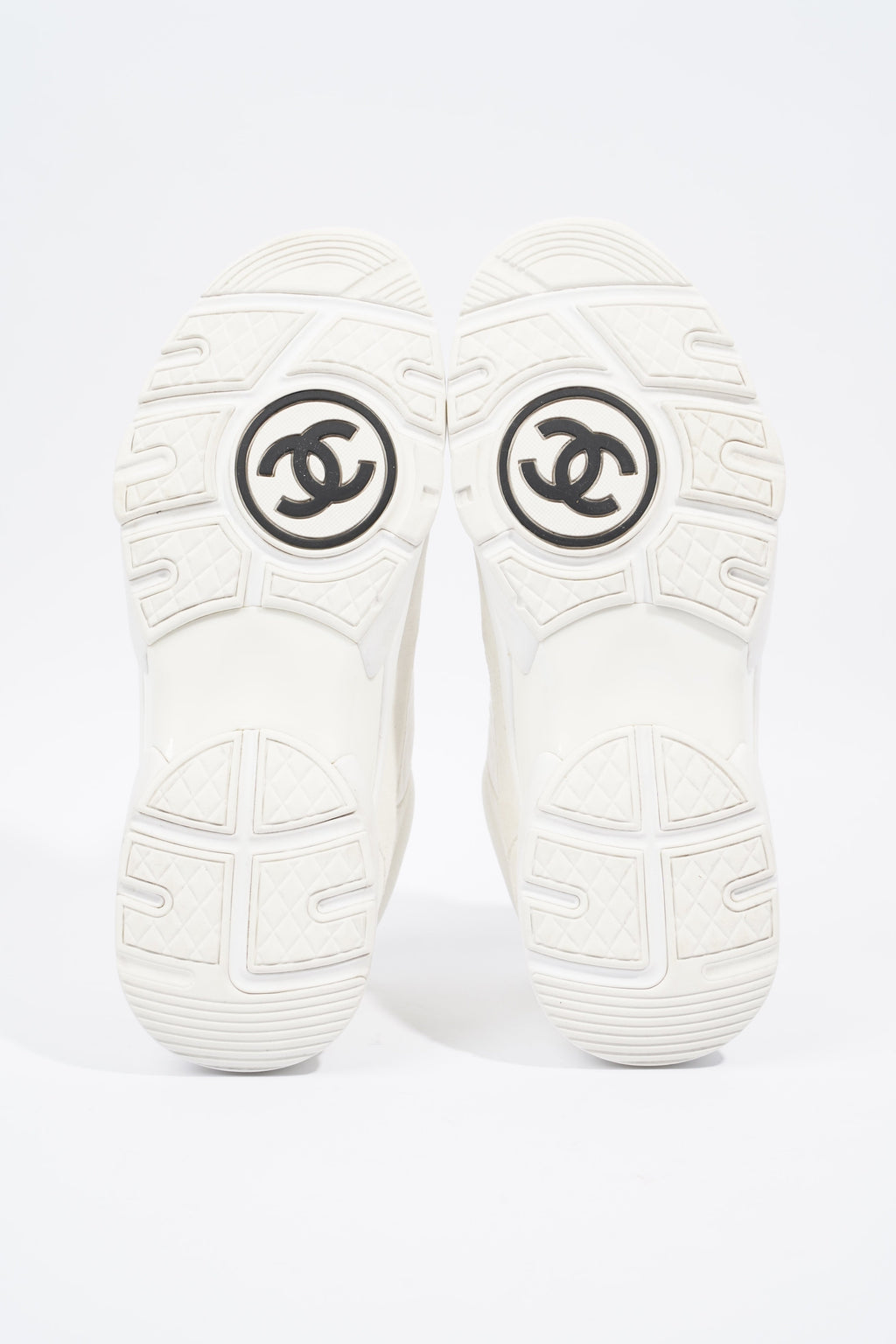 Chanel CC Logo Sneaker White Suede EU 39 UK 6