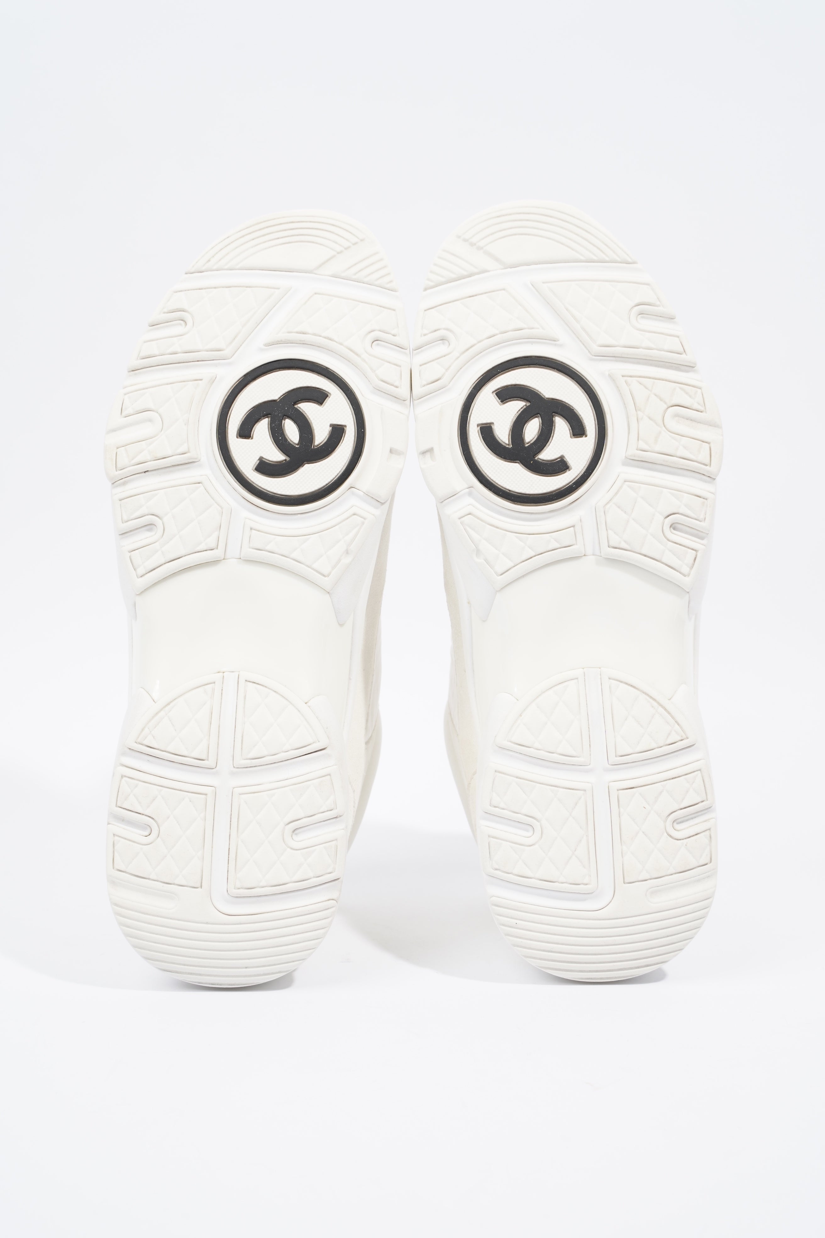 Chanel CC Logo Sneaker White Suede EU 39 UK 6