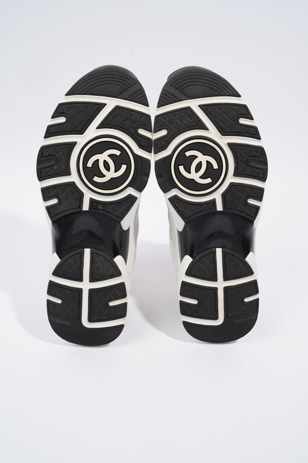 Chanel CC Logo Sneaker White / Silver / Black Suede EU 38.5 UK 5.5