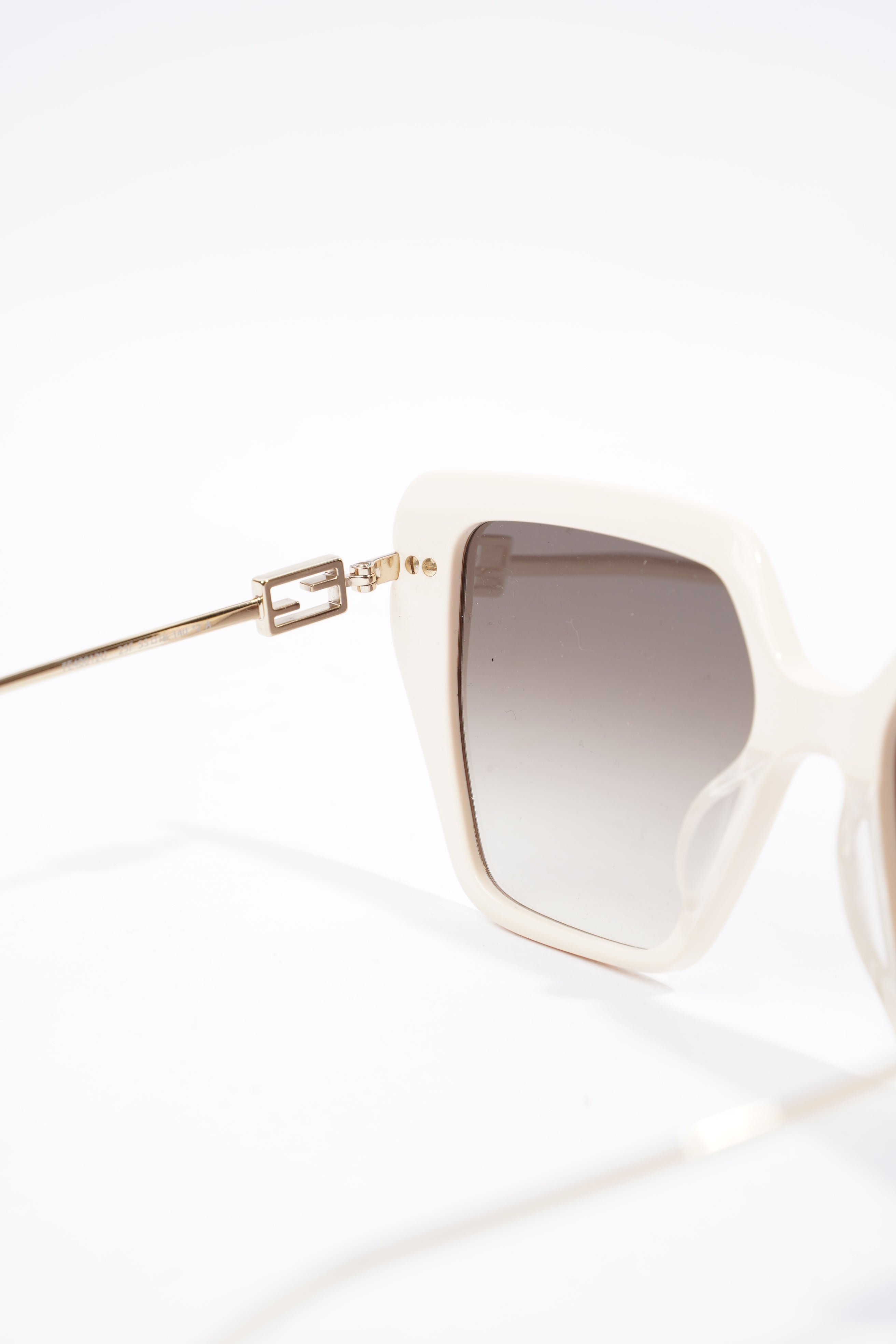 Fendi Baguette Oversized Sunglasses Ivory / Silver Acetate 55mm 18mm