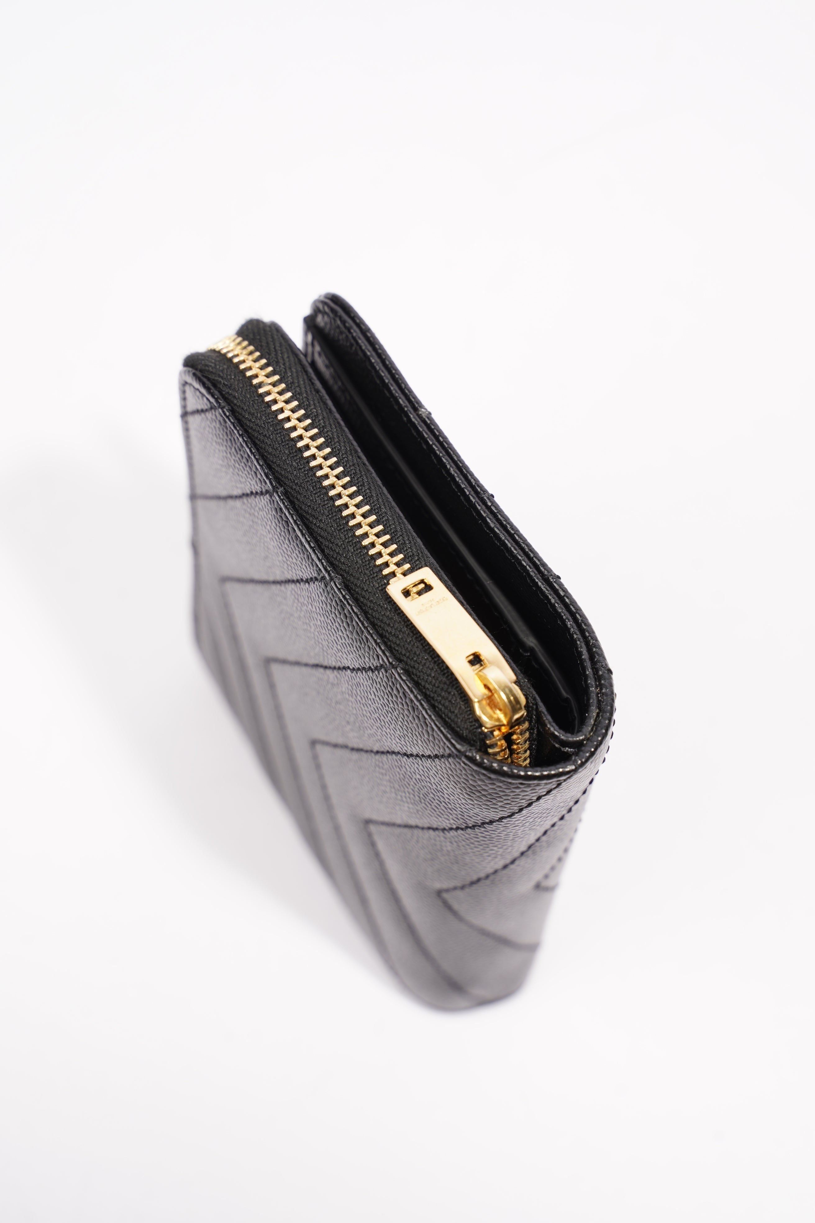 Saint Laurent Brand-Plaque Chevron-Quilted Black Grained Leather Small