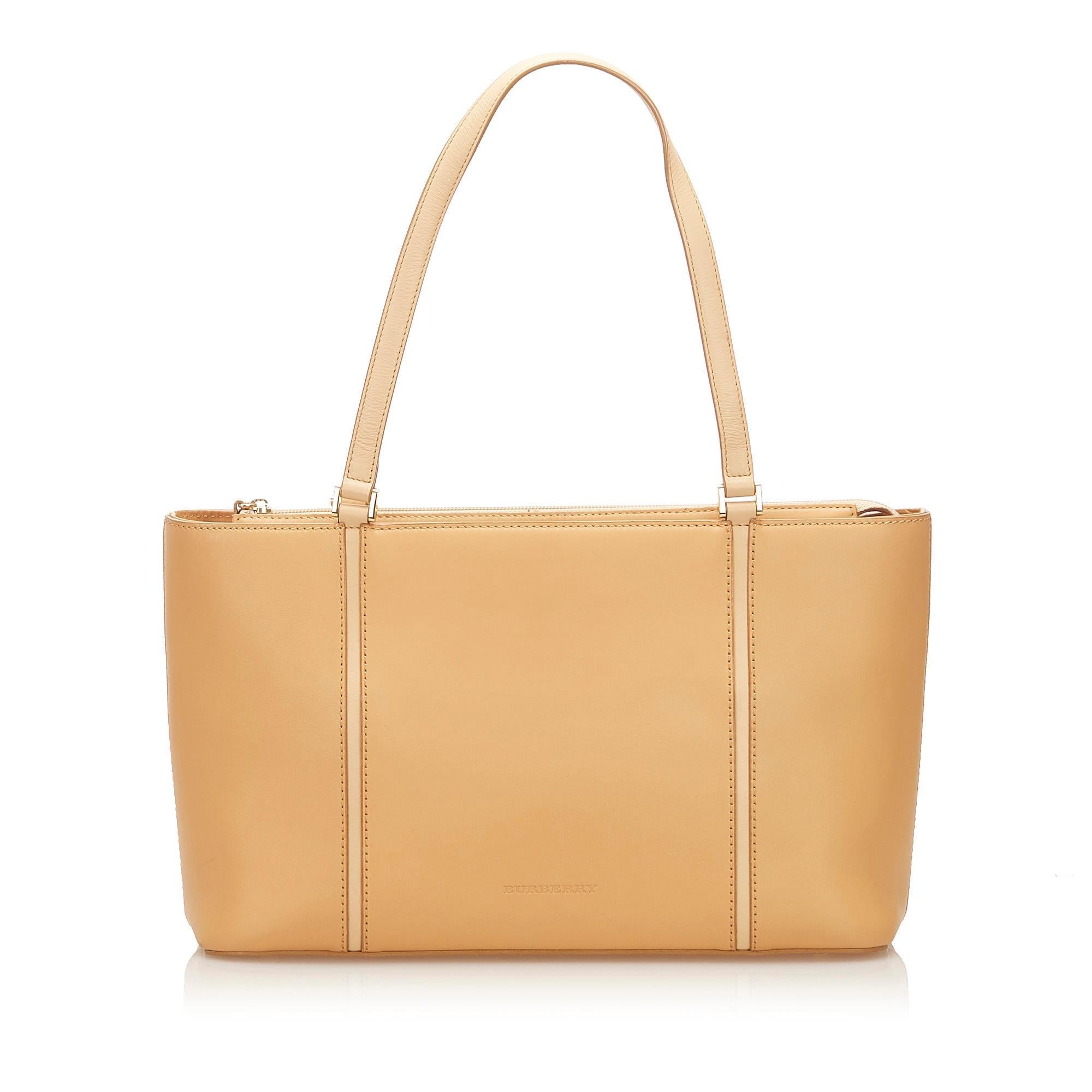 Burberry Leather Tote Bag (SHG-18403)