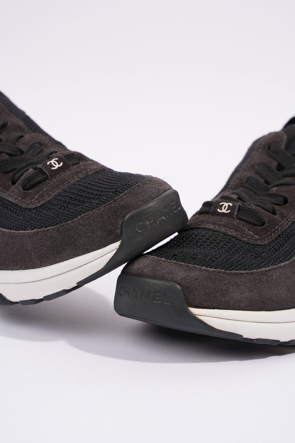Chanel CC Logo Knit Sneaker Black / White Suede EU 37.5 UK 4.5