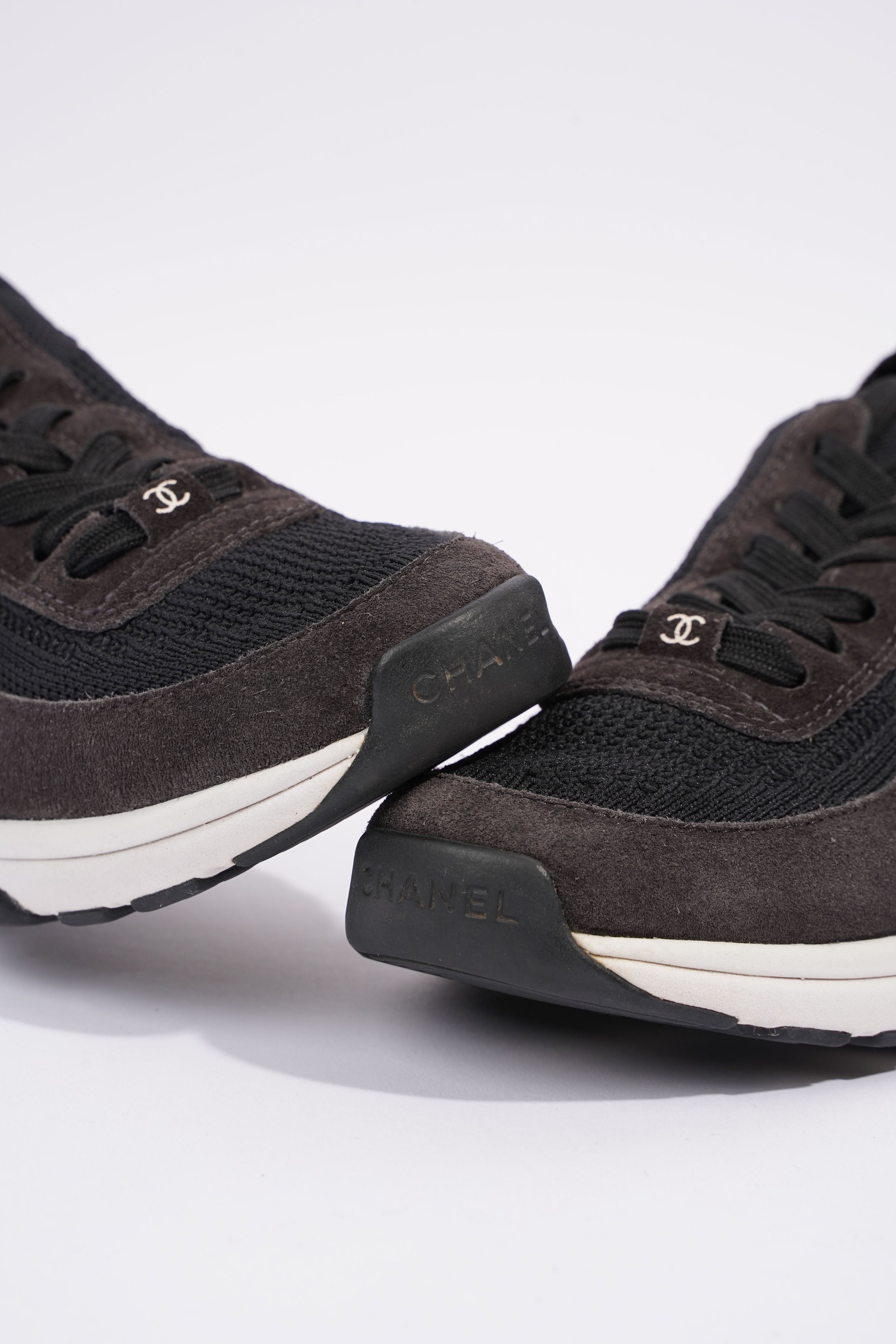 Chanel CC Logo Knit Sneaker Black / White Suede EU 37.5 UK 4.5
