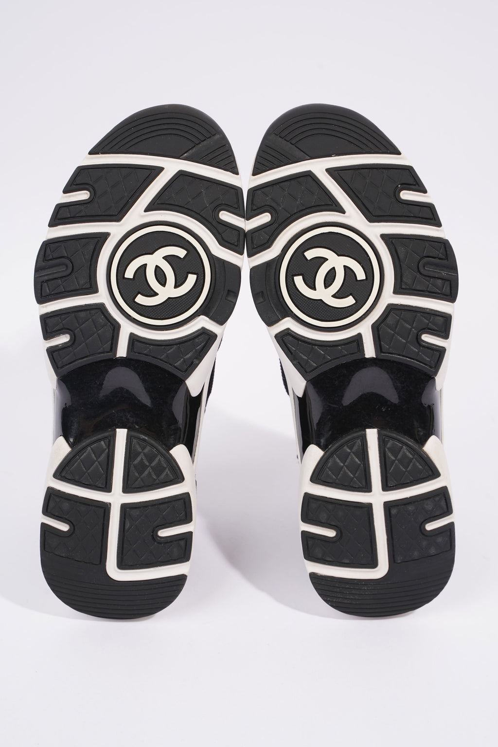 Chanel CC Logo Knit Sneaker Black / White Suede EU 37.5 UK 4.5
