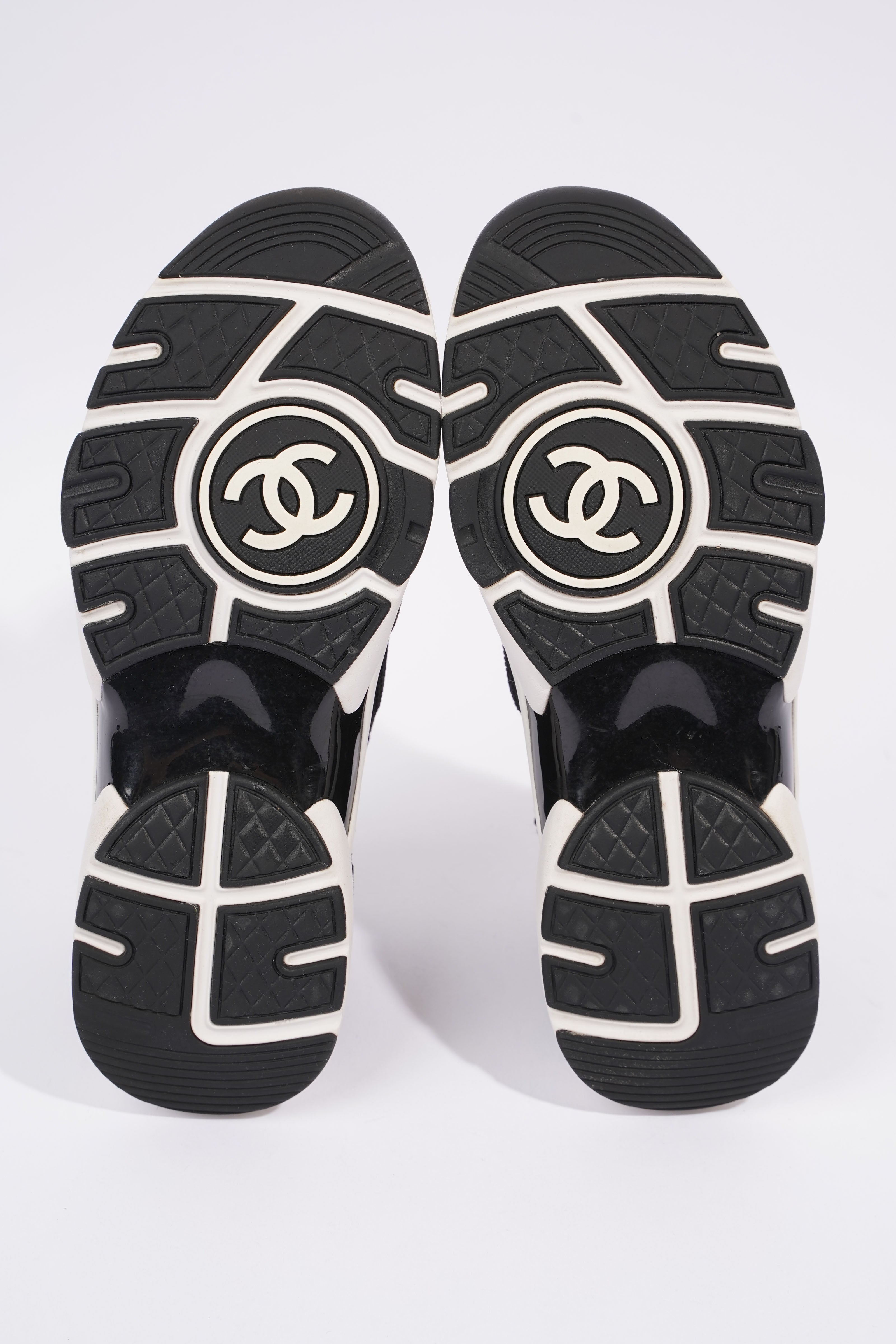 Chanel CC Logo Knit Sneaker Black / White Suede EU 37.5 UK 4.5