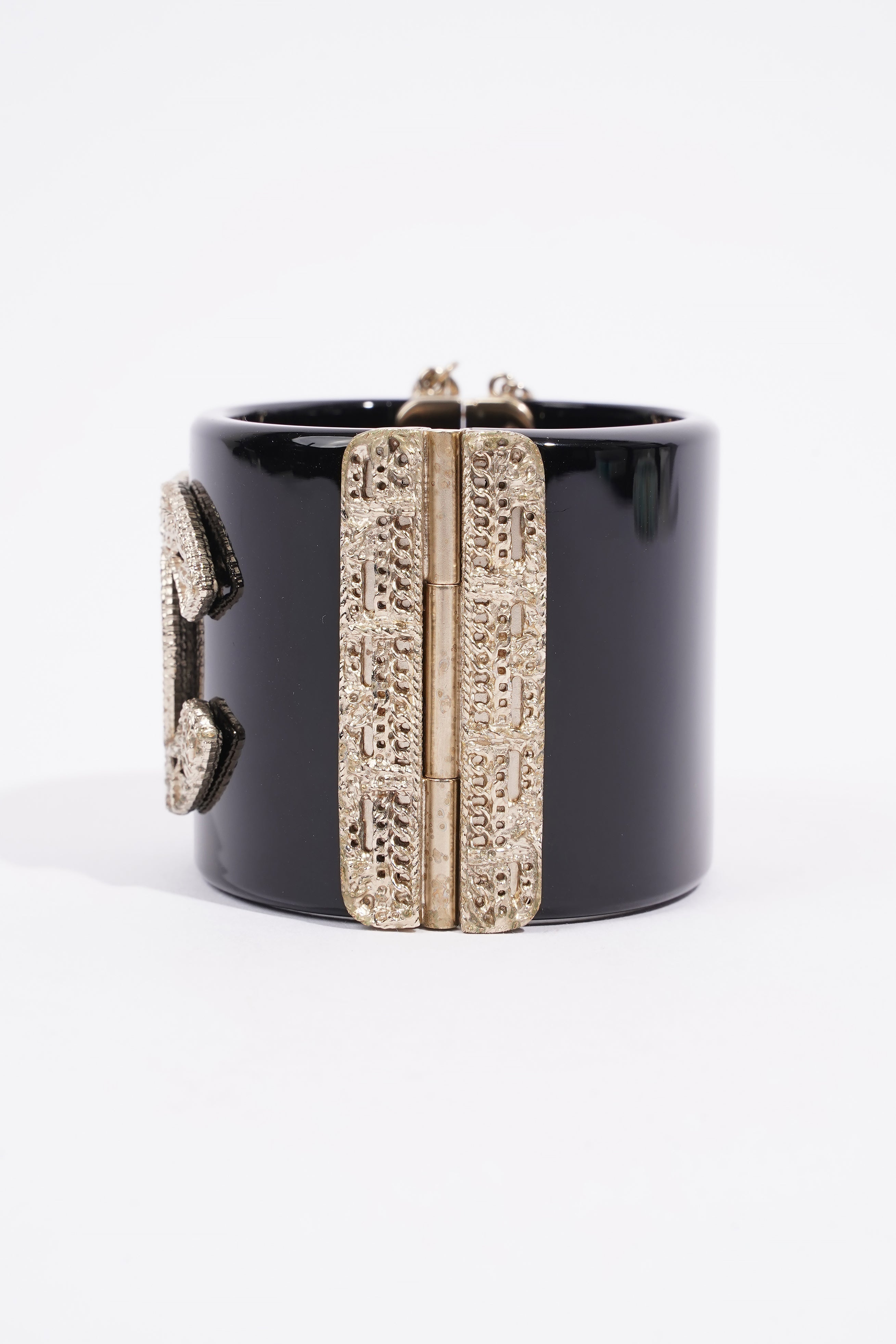 Chanel CC Logo Cuff Black / Gold Resin