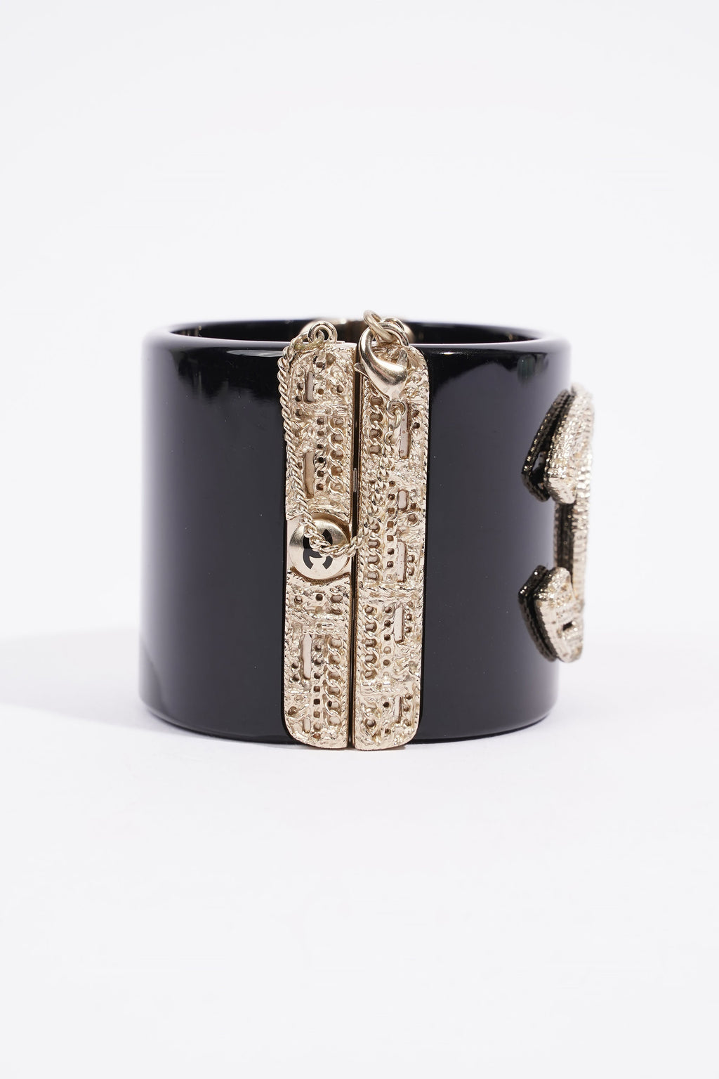 Chanel CC Logo Cuff Black / Gold Resin