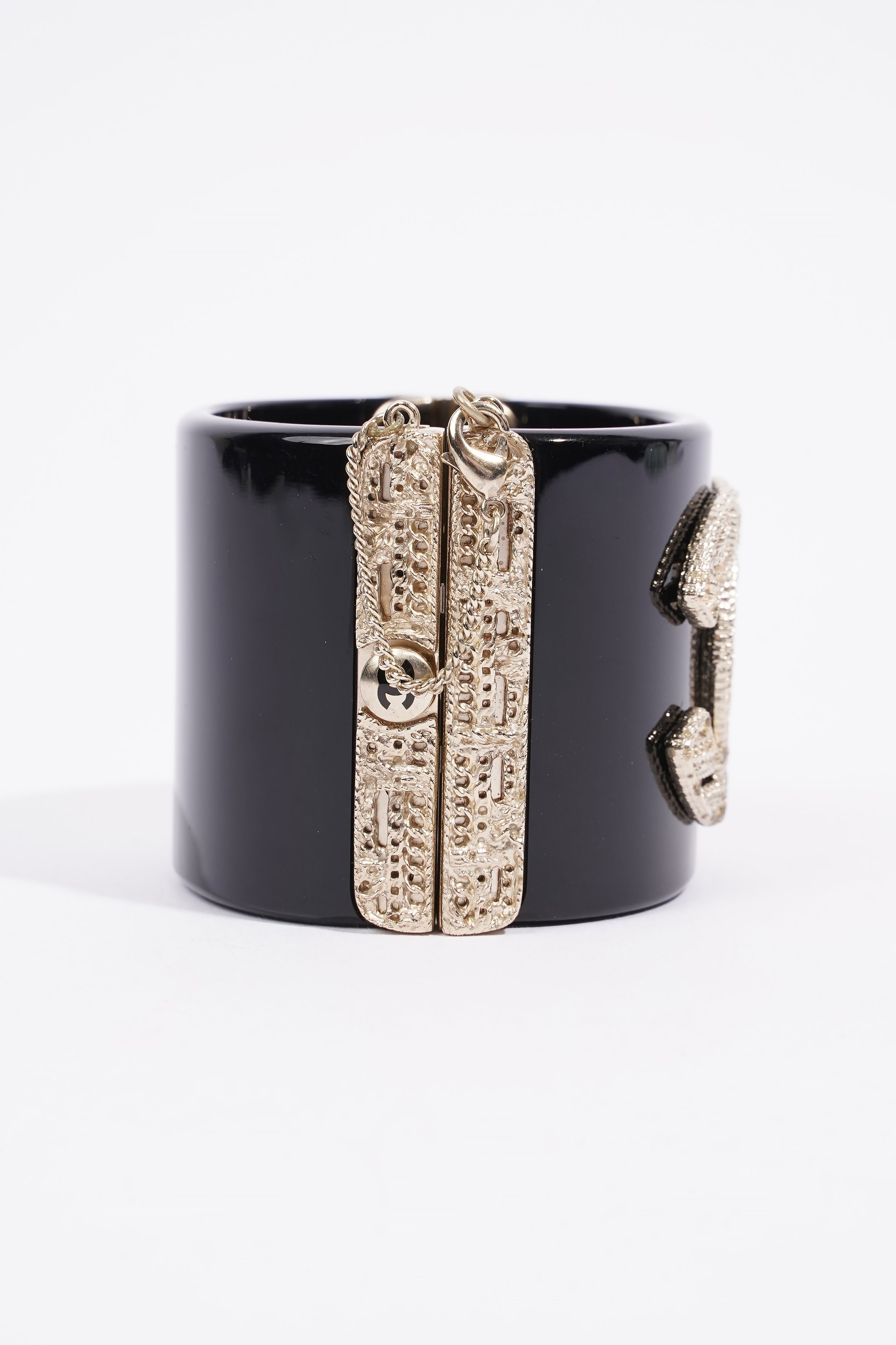 Chanel CC Logo Cuff Black / Gold Resin