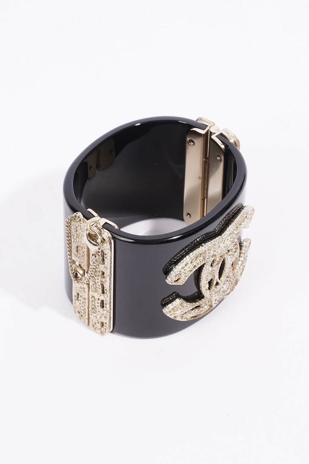 Chanel CC Logo Cuff Black / Gold Resin
