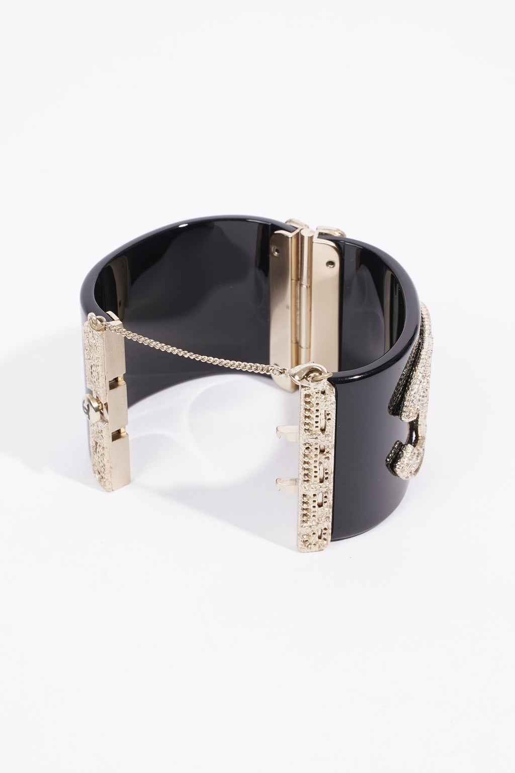Chanel CC Logo Cuff Black / Gold Resin