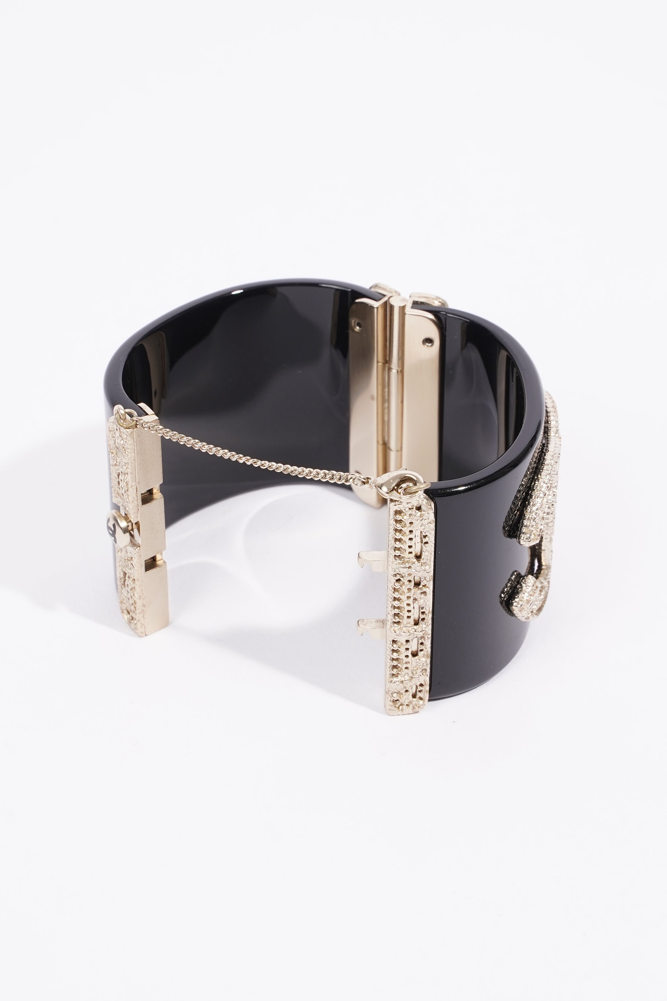 Chanel CC Logo Cuff Black / Gold Resin
