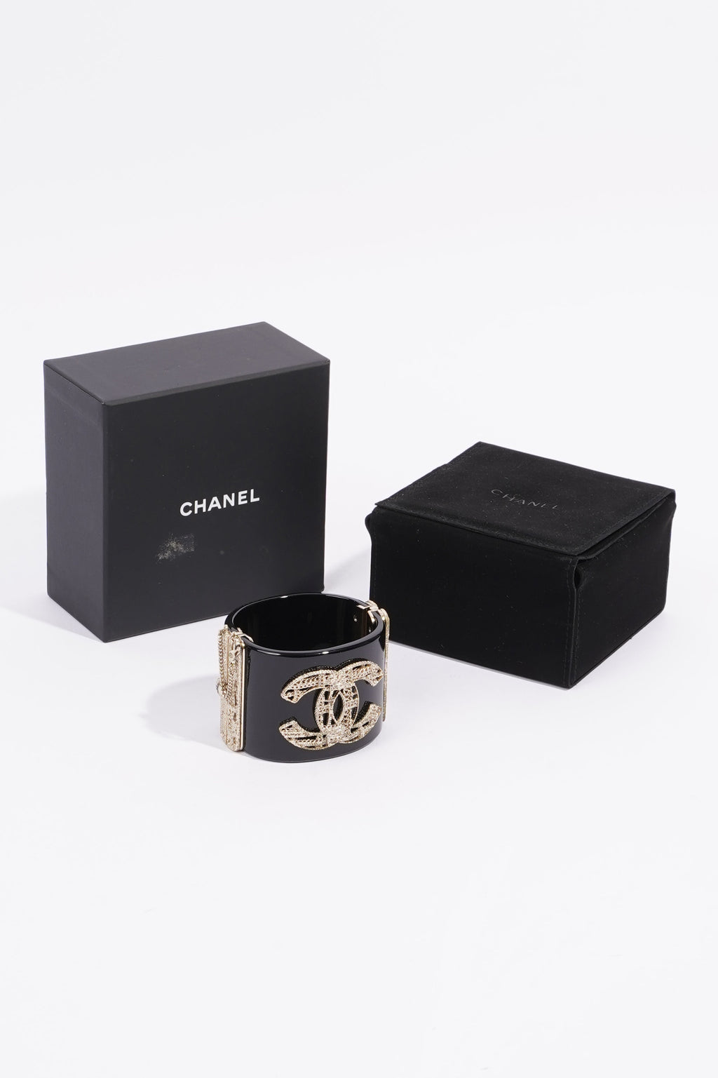 Chanel CC Logo Cuff Black / Gold Resin