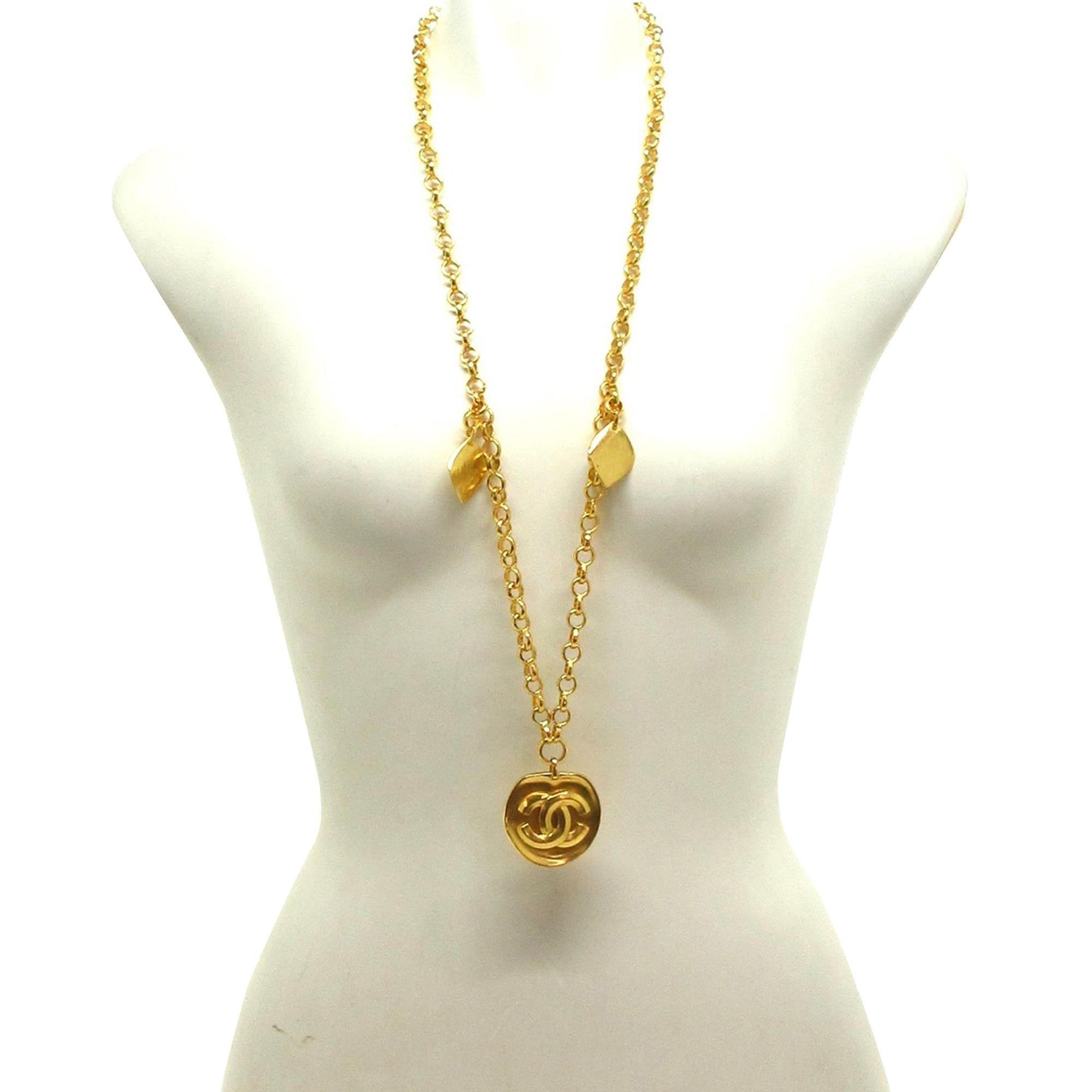 Chanel CC Pendant Necklace (SHG-mqTd0m)